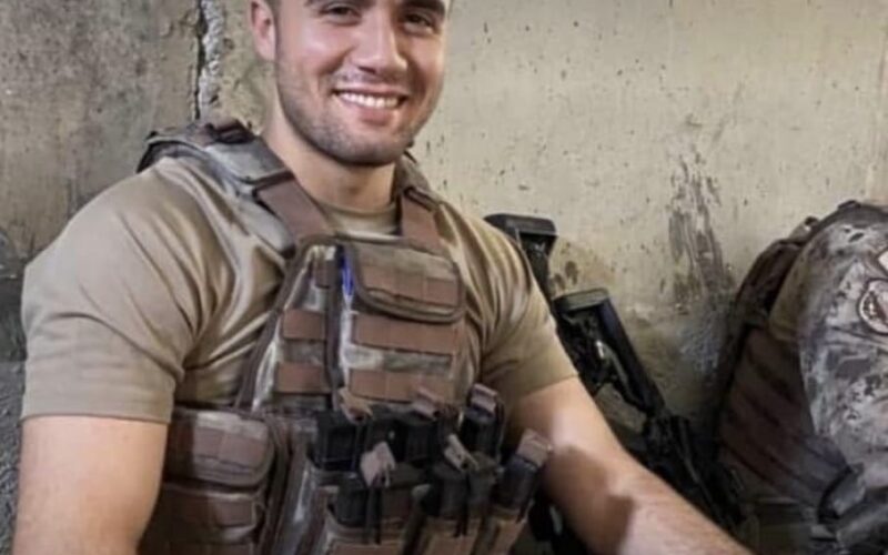 ŞEHİT POLİS EMRE ALBAYRAK’IN BABA OCAĞINA TÜRK BAYRAĞI ASILDI